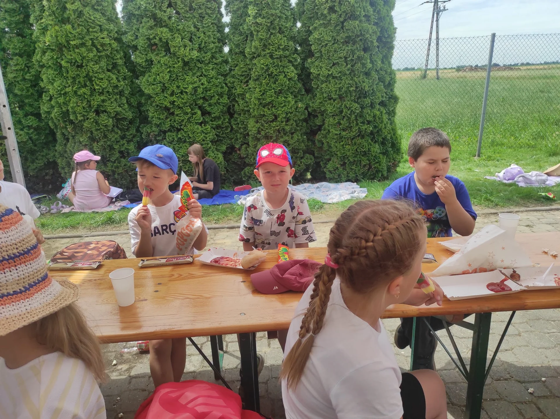 Dzień Pustej Klasy w Dłoni: sport, zwiedzanie i grillowanie na zakończenie roku — zdjęcie 22