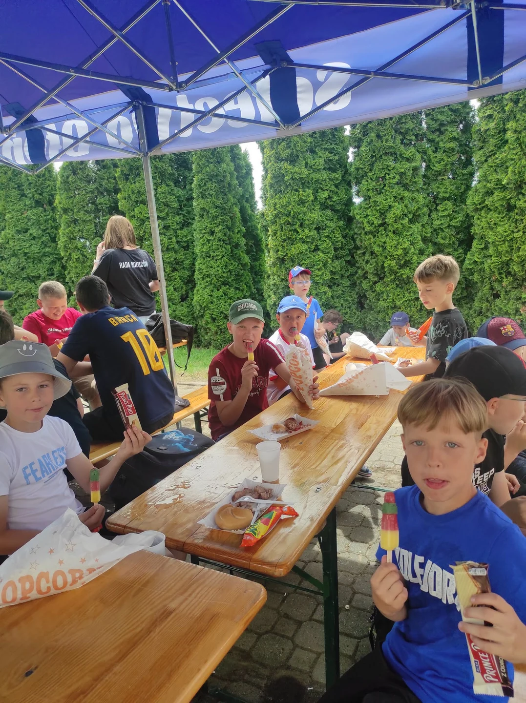 Dzień Pustej Klasy w Dłoni: sport, zwiedzanie i grillowanie na zakończenie roku — zdjęcie 23