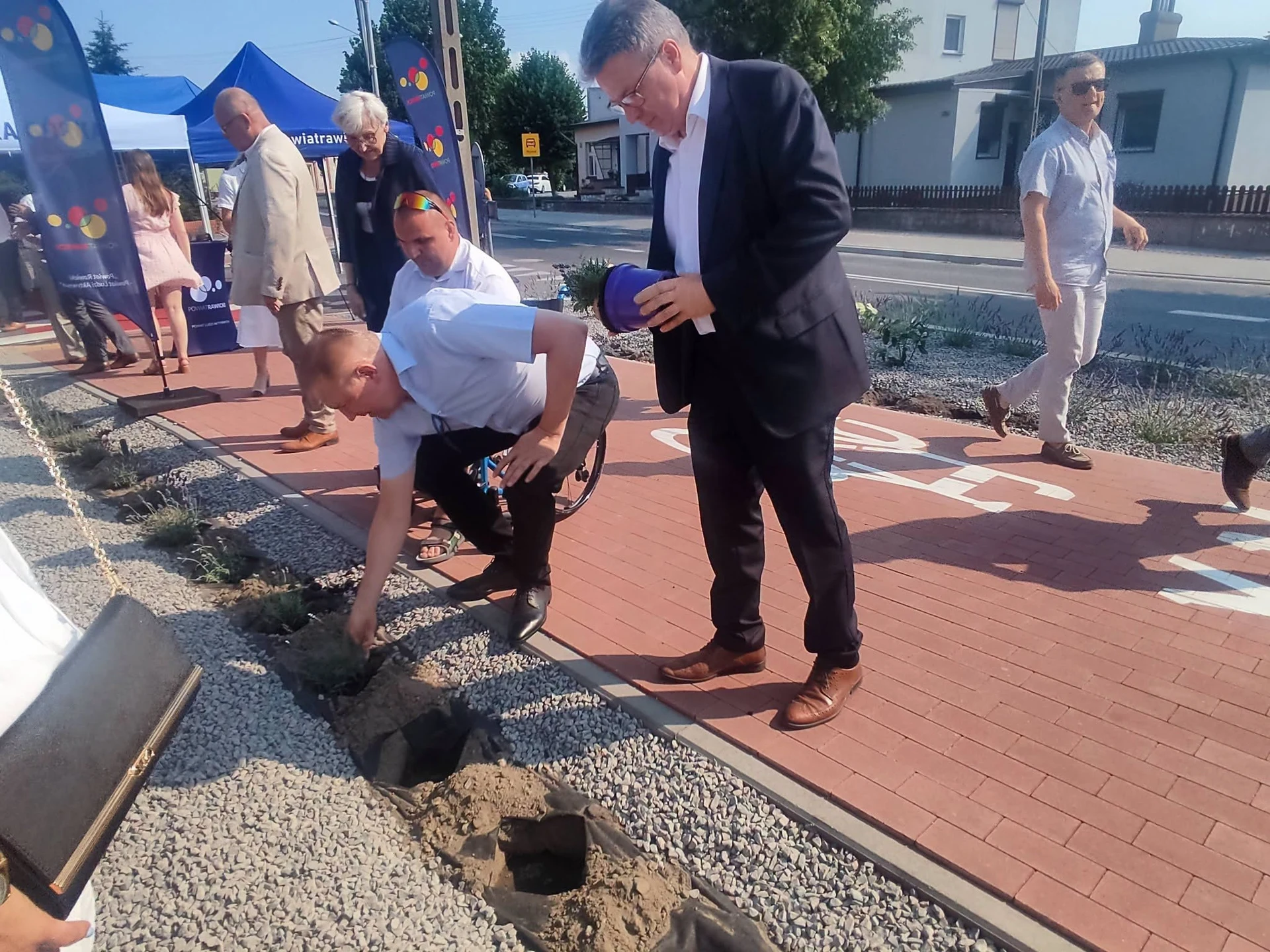 Otwarto przebudowaną drogę z ścieżką rowerową Miejska Górka – Annopol — zdjęcie 45