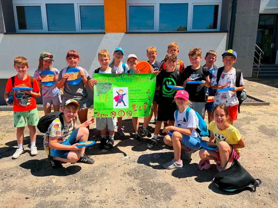 Szkolne Święto Sportu w ZSMG – emocje, rywalizacja i dmuchany tor — zdjęcie 7