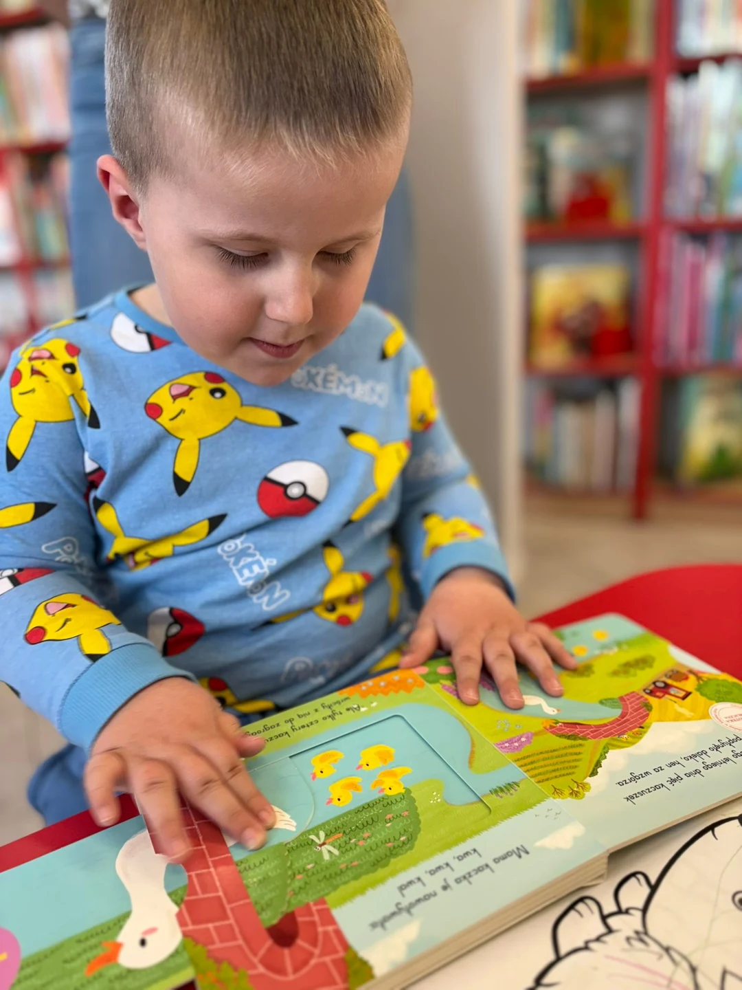 Muzyczne poranki i jesienne odkrycia w żłobku — zdjęcie 11