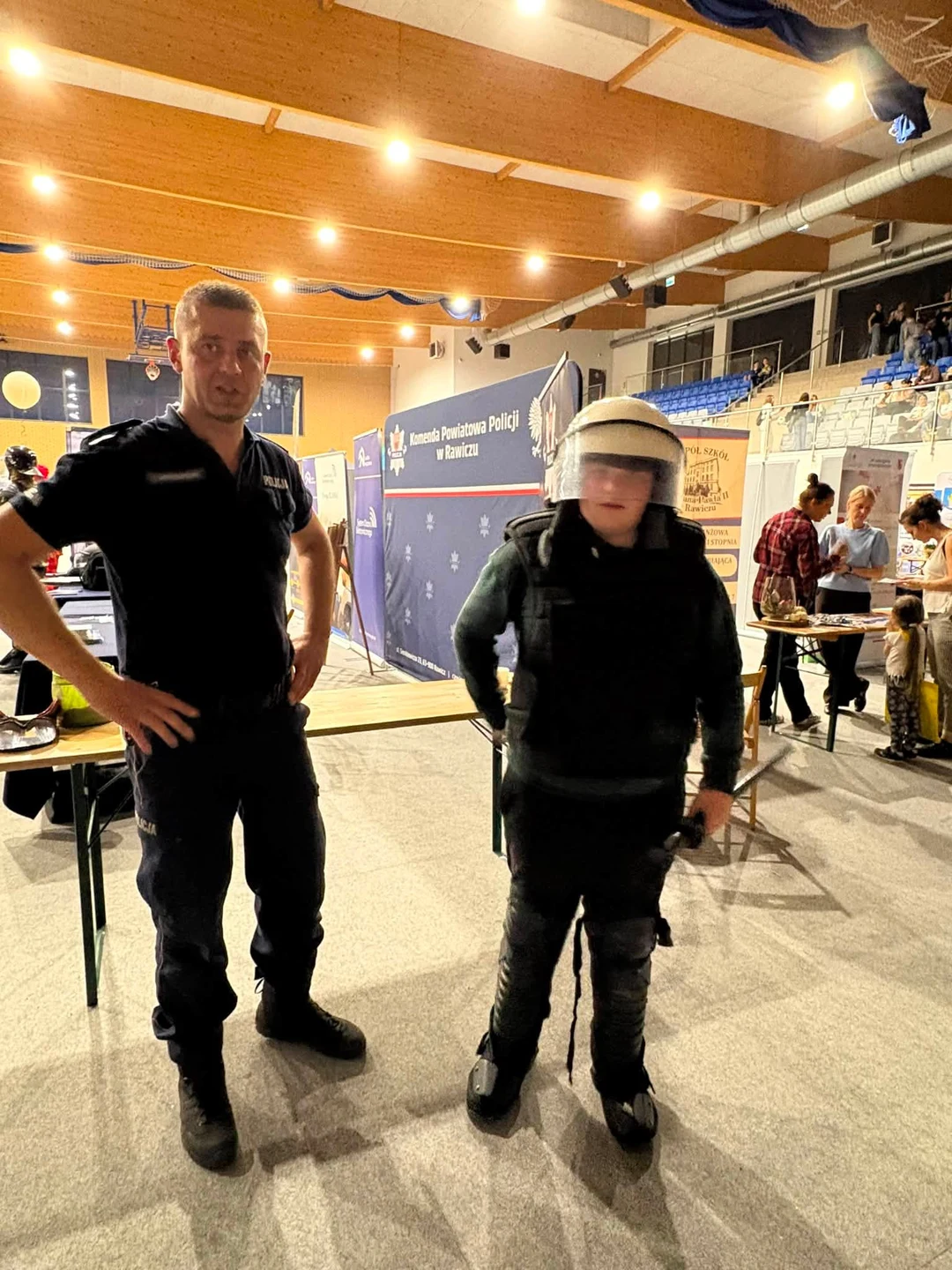 Noc Zawodowców w Miejskiej Górce – policja przyciągnęła tłumy — zdjęcie 7