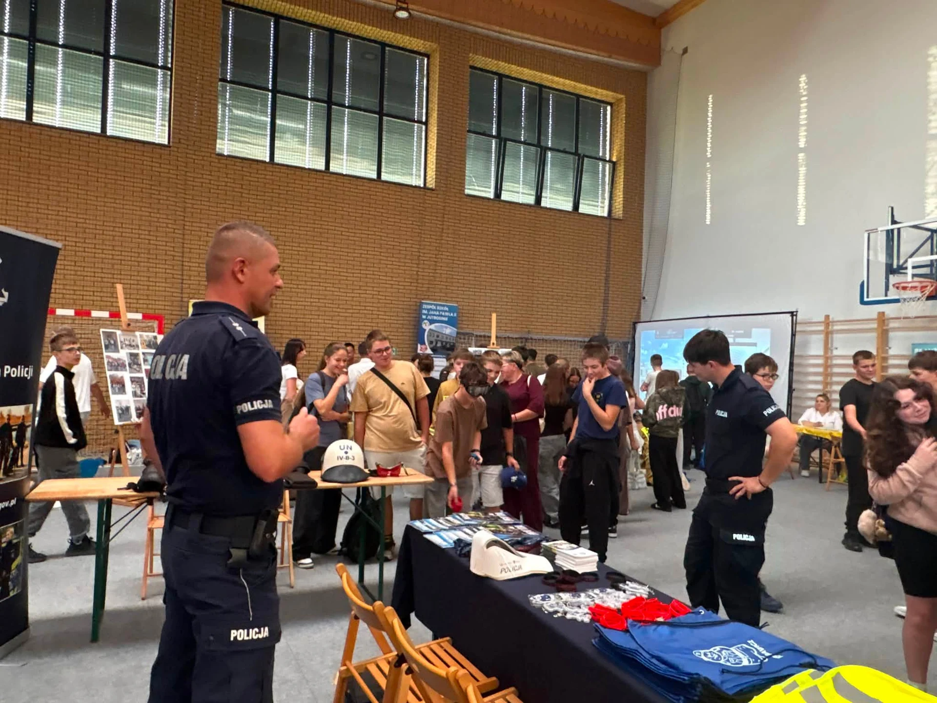 Noc Zawodowców w Miejskiej Górce – policja przyciągnęła tłumy — zdjęcie 15