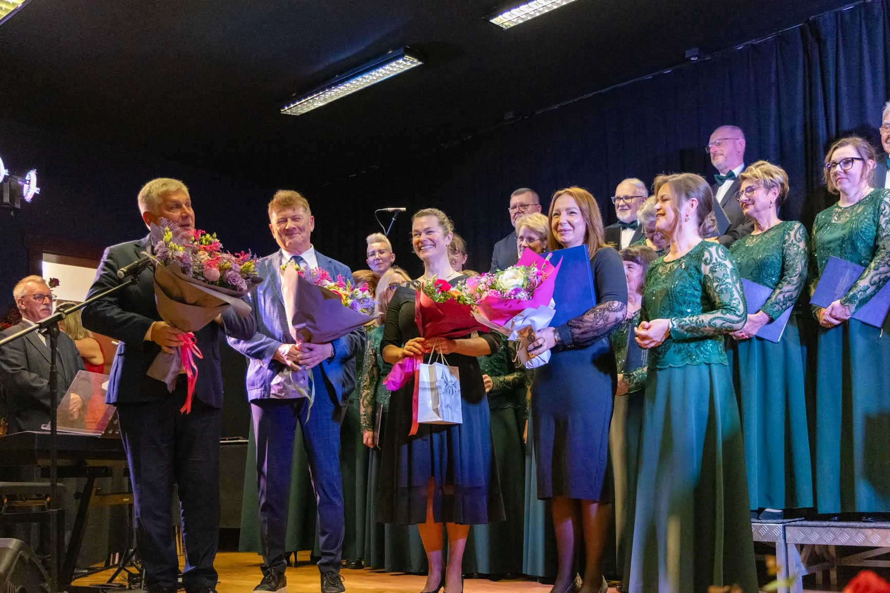 Fotorelacja z jubileuszu 15-lecia Koła Śpiewu im. Bolesława Dembińskiego — zdjęcie 32