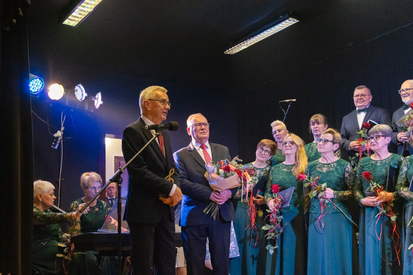Fotorelacja z jubileuszu 15-lecia Koła Śpiewu im. Bolesława Dembińskiego — zdjęcie 34