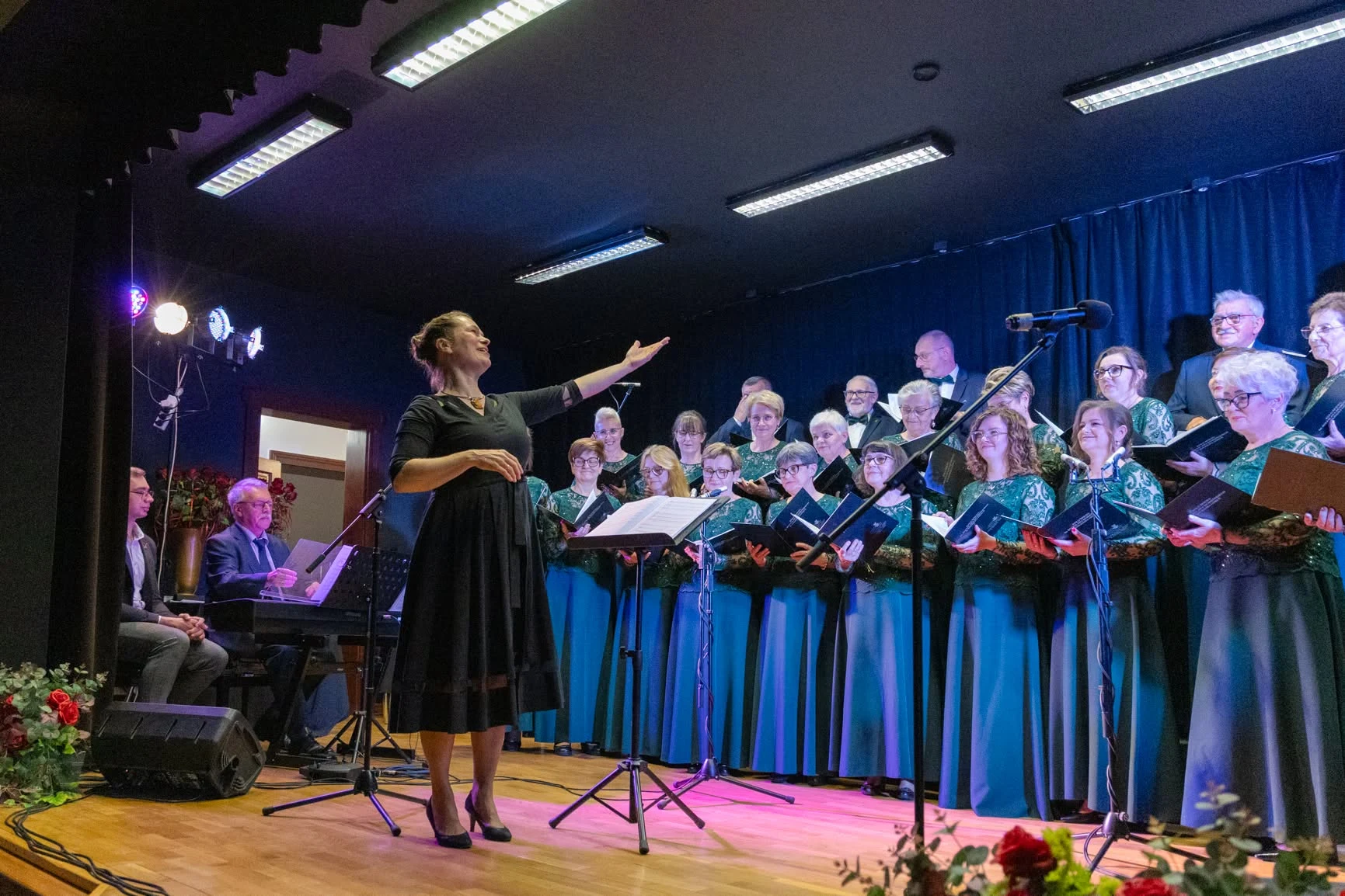 Fotorelacja z jubileuszu 15-lecia Koła Śpiewu im. Bolesława Dembińskiego — zdjęcie 37