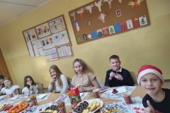 Klasowe-wigilie-w-Zespole-Szkol-w-Dloni-0040