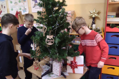 Klasowe-wigilie-w-Zespole-Szkol-w-Dloni-0043