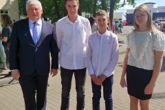 Majowe-swieta-i-sportowa-aktywnosc-uczniow-Zespolu-Szkol-w-Dloni-022