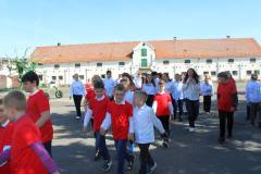 Majowe-swieta-i-sportowa-aktywnosc-uczniow-Zespolu-Szkol-w-Dloni-034