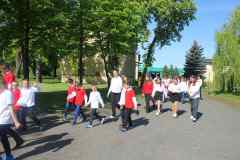 Majowe-swieta-i-sportowa-aktywnosc-uczniow-Zespolu-Szkol-w-Dloni-035