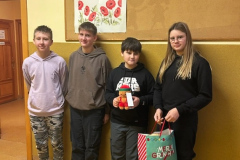 „Pomoz-sie-przytulic-–-wielkie-serca-w-Zespole-Szkol-w-Dloni-004