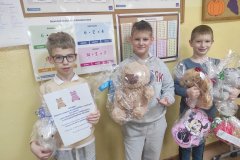 „Pomoz-sie-przytulic-–-wielkie-serca-w-Zespole-Szkol-w-Dloni-013