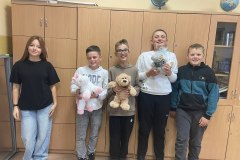 „Pomoz-sie-przytulic-–-wielkie-serca-w-Zespole-Szkol-w-Dloni-032