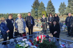 Spolecznosc-Zespolu-Szkol-w-Dloni-uczcila-107.-rocznice-odzyskania-niepodleglosci-003