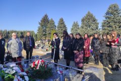 Spolecznosc-Zespolu-Szkol-w-Dloni-uczcila-107.-rocznice-odzyskania-niepodleglosci-007