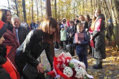 Spolecznosc-Zespolu-Szkol-w-Dloni-uczcila-107.-rocznice-odzyskania-niepodleglosci-020