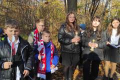 Spolecznosc-Zespolu-Szkol-w-Dloni-uczcila-107.-rocznice-odzyskania-niepodleglosci-023