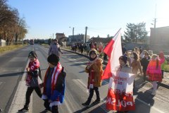 Spolecznosc-Zespolu-Szkol-w-Dloni-uczcila-107.-rocznice-odzyskania-niepodleglosci-032