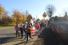 Spolecznosc-Zespolu-Szkol-w-Dloni-uczcila-107.-rocznice-odzyskania-niepodleglosci-034