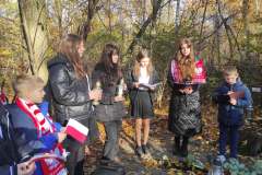 Spolecznosc-Zespolu-Szkol-w-Dloni-uczcila-107.-rocznice-odzyskania-niepodleglosci-038