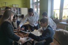 Spolecznosc-Zespolu-Szkol-w-Dloni-uczcila-107.-rocznice-odzyskania-niepodleglosci-044