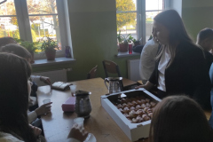 Spolecznosc-Zespolu-Szkol-w-Dloni-uczcila-107.-rocznice-odzyskania-niepodleglosci-046