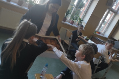 Spolecznosc-Zespolu-Szkol-w-Dloni-uczcila-107.-rocznice-odzyskania-niepodleglosci-048