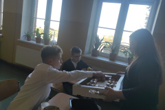 Spolecznosc-Zespolu-Szkol-w-Dloni-uczcila-107.-rocznice-odzyskania-niepodleglosci-049