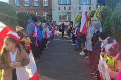 Spolecznosc-Zespolu-Szkol-w-Dloni-uczcila-107.-rocznice-odzyskania-niepodleglosci-055