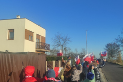 Spolecznosc-Zespolu-Szkol-w-Dloni-uczcila-107.-rocznice-odzyskania-niepodleglosci-056