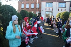 Spolecznosc-Zespolu-Szkol-w-Dloni-uczcila-107.-rocznice-odzyskania-niepodleglosci-057