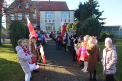 Spolecznosc-Zespolu-Szkol-w-Dloni-uczcila-107.-rocznice-odzyskania-niepodleglosci-058