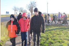 Spolecznosc-Zespolu-Szkol-w-Dloni-uczcila-107.-rocznice-odzyskania-niepodleglosci-061