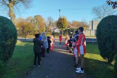 Spolecznosc-Zespolu-Szkol-w-Dloni-uczcila-107.-rocznice-odzyskania-niepodleglosci-065