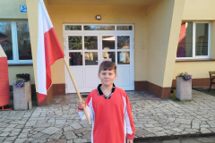 Spolecznosc-Zespolu-Szkol-w-Dloni-uczcila-107.-rocznice-odzyskania-niepodleglosci-067