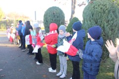 Spolecznosc-Zespolu-Szkol-w-Dloni-uczcila-107.-rocznice-odzyskania-niepodleglosci-071