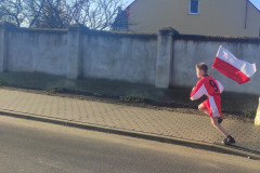 Spolecznosc-Zespolu-Szkol-w-Dloni-uczcila-107.-rocznice-odzyskania-niepodleglosci-073