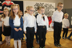 Spolecznosc-Zespolu-Szkol-w-Dloni-uczcila-107.-rocznice-odzyskania-niepodleglosci-076