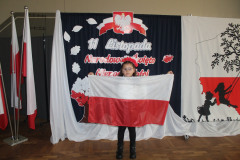 Spolecznosc-Zespolu-Szkol-w-Dloni-uczcila-107.-rocznice-odzyskania-niepodleglosci-078