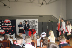 Spolecznosc-Zespolu-Szkol-w-Dloni-uczcila-107.-rocznice-odzyskania-niepodleglosci-080