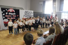 Spolecznosc-Zespolu-Szkol-w-Dloni-uczcila-107.-rocznice-odzyskania-niepodleglosci-082