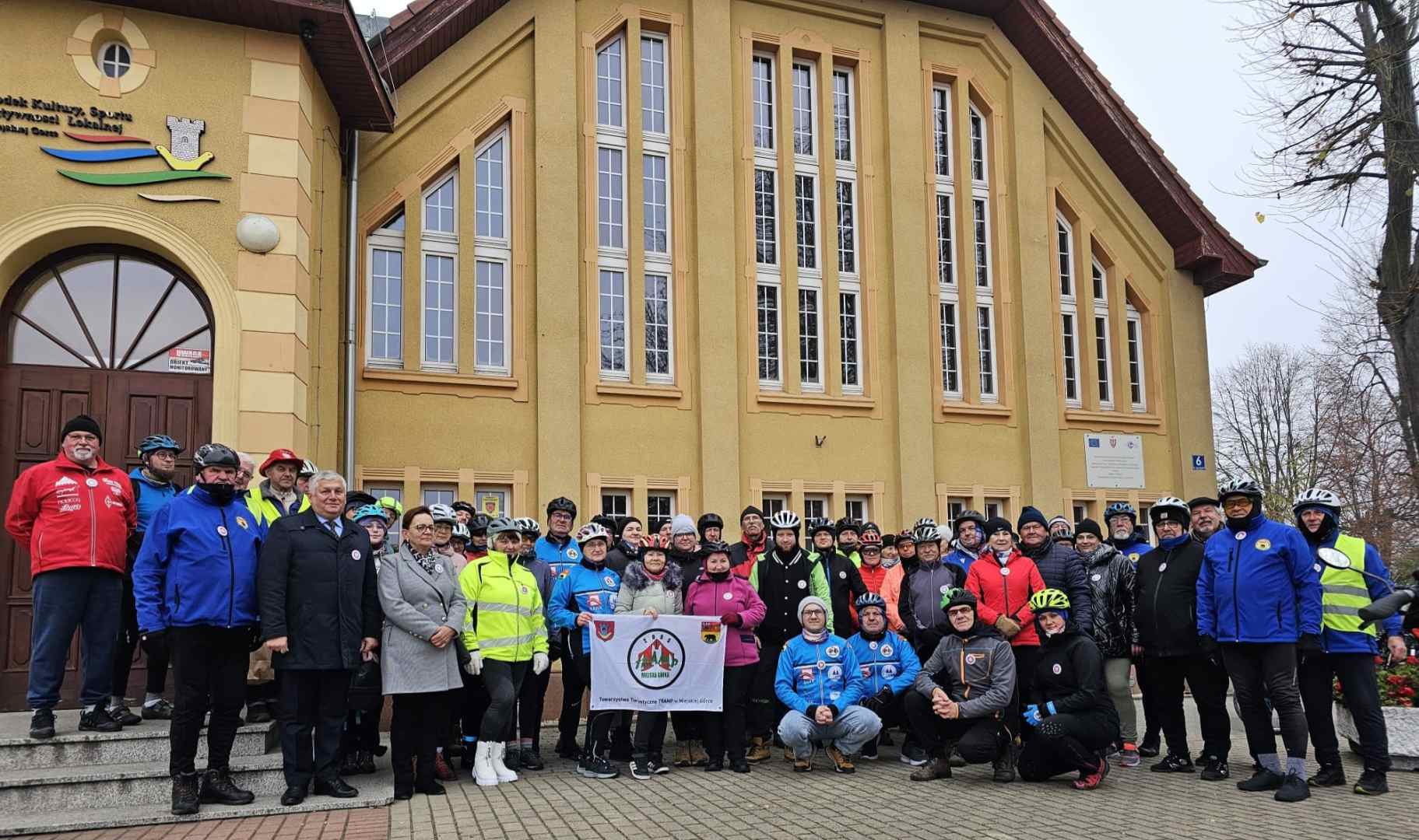 Rowerowy Rajd Niepodległości w Miejskiej Górce przyciągnął blisko 70 uczestników
