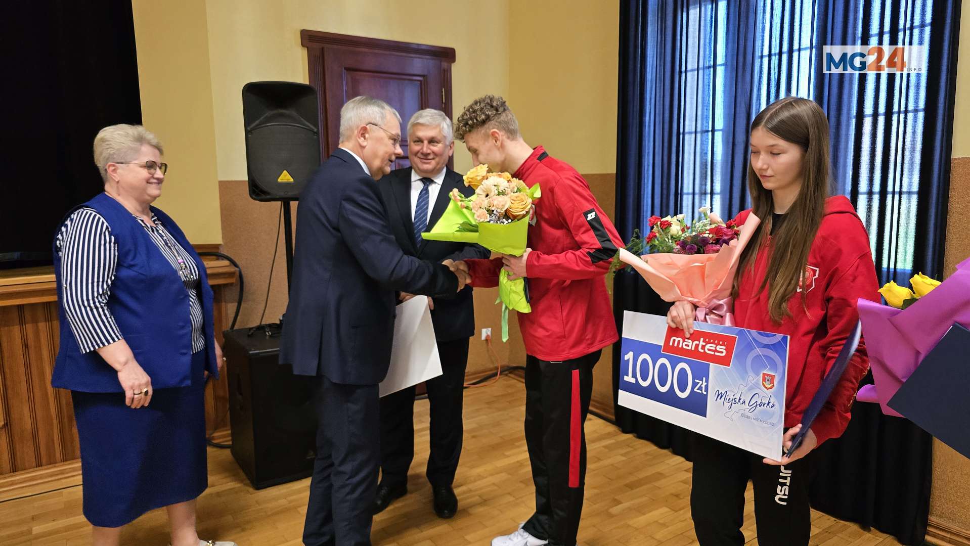 Mistrzowie sportów walki z Miejskiej Górki nagrodzeni podczas sesji Rady Miejskiej