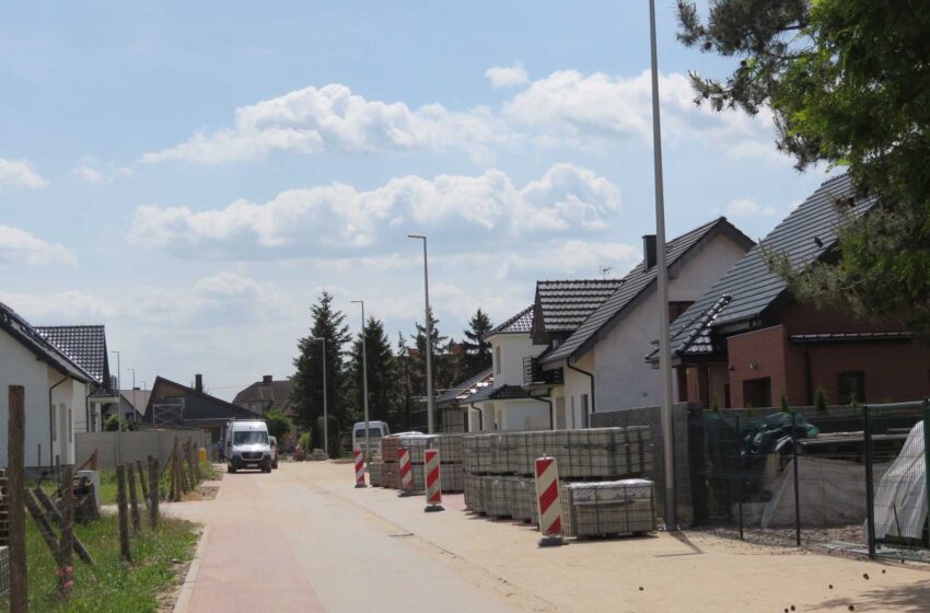 Nowa nawierzchnia i oświetlenie na ul. Stawowej w Miejskiej Górce
