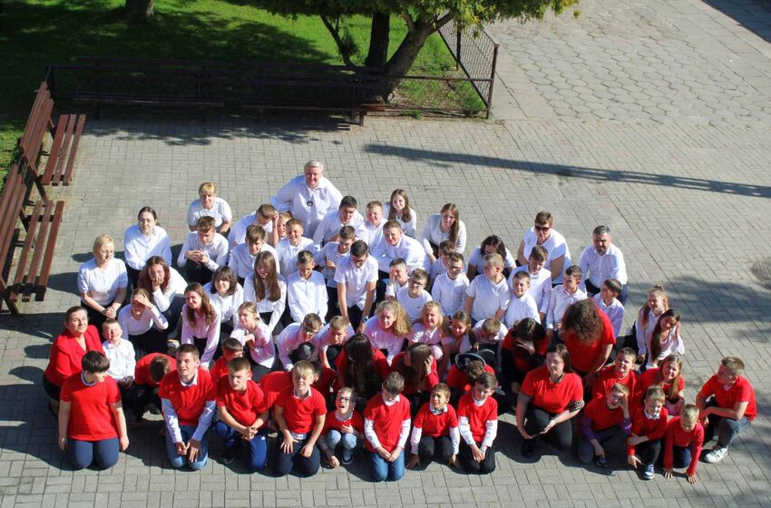 Majowe święta i sportowa aktywność uczniów Zespołu Szkół w Dłoni
