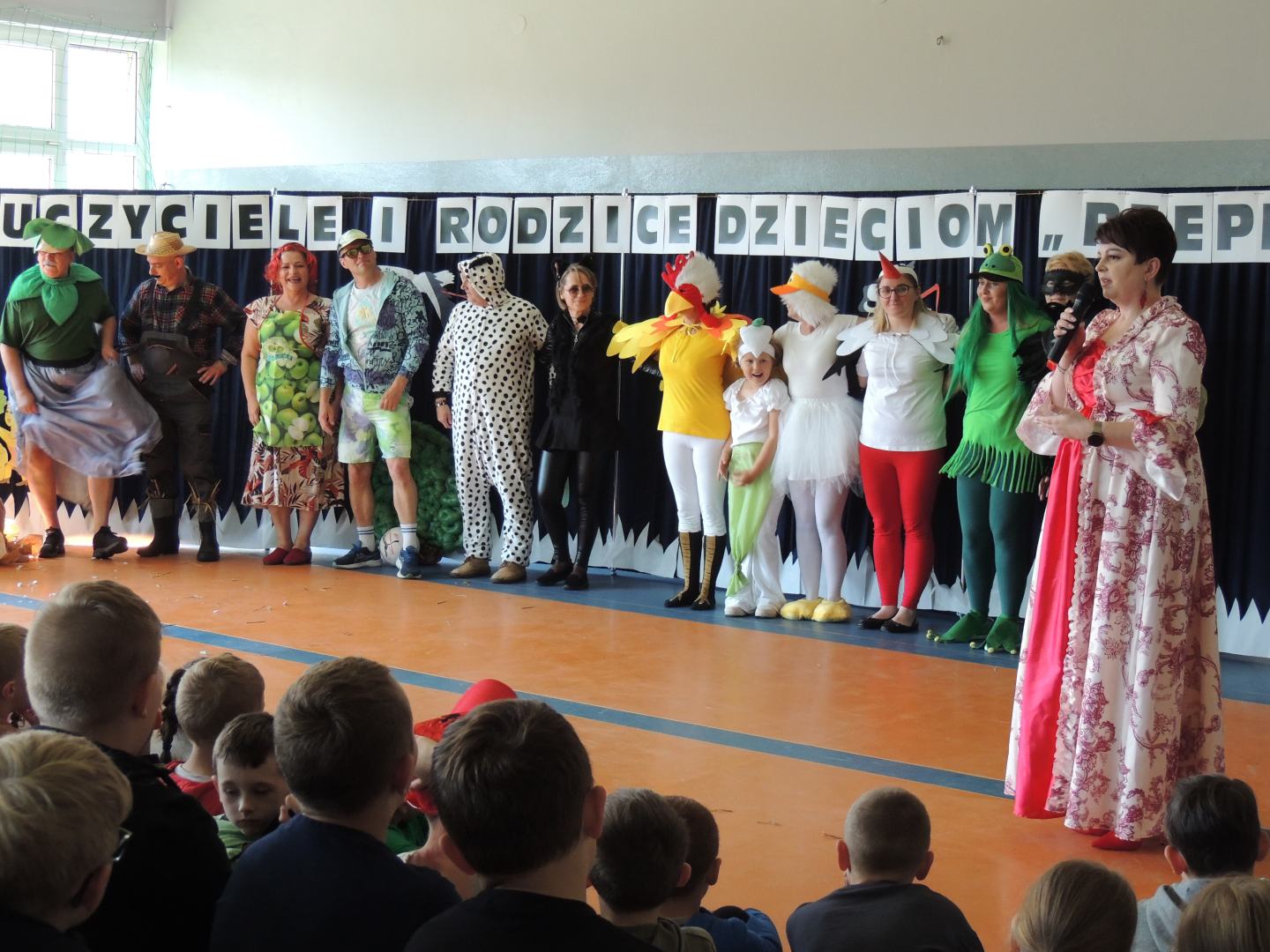 „Rzepka” w wykonaniu Nauczycieli i Rodziców w Zespole Szkolno-Przedszkolnym w Konarach