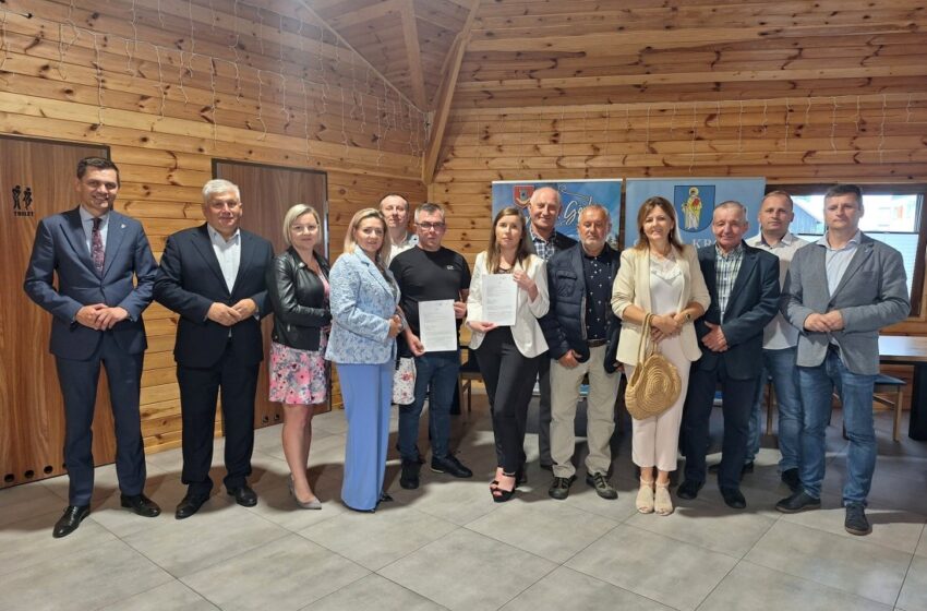  Nowa inwestycja przy szkołach w Nieparcie i Gostkowie