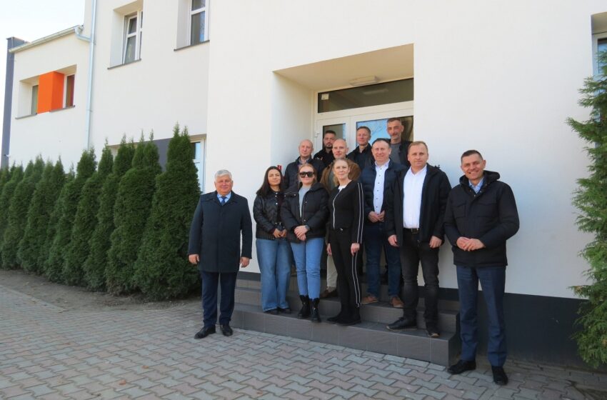  Termomodernizacja szkół w Gostkowie i Nieparcie zakończona.