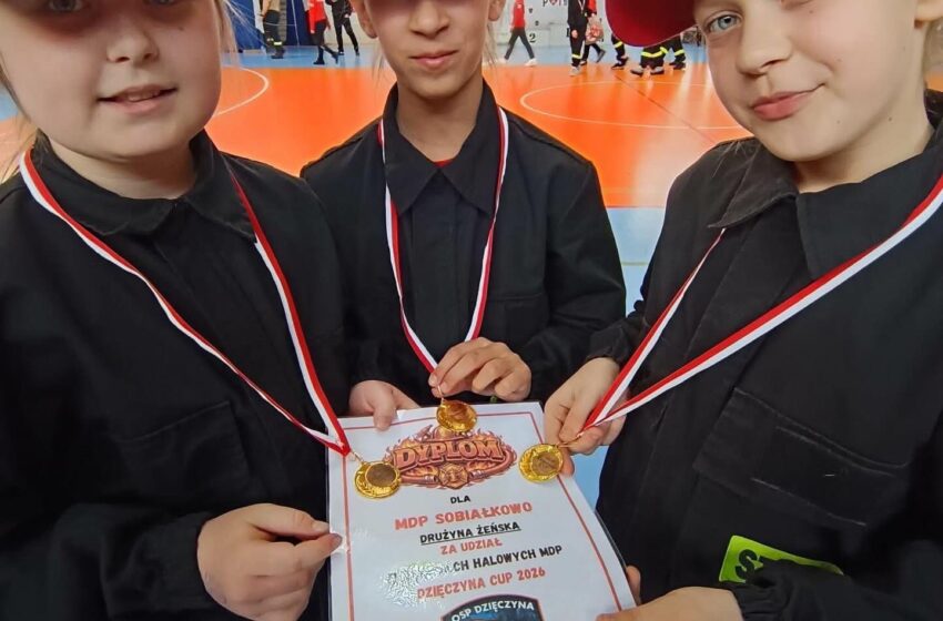  Młodzi strażacy z Sobiałkowa rywalizowali w halowych zawodach w Poniecu